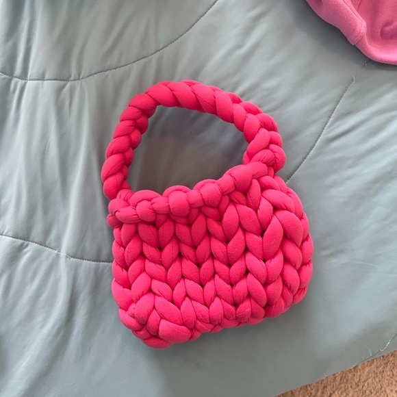 Hot pink handmade chunky knit bag - Picture 4 of 5